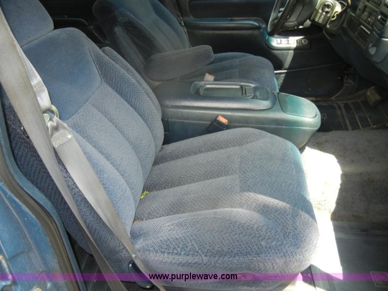 image for item D4244 1996 Chevrolet Suburban 1500 LS SUV