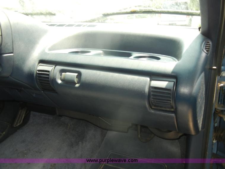 image for item D4244 1996 Chevrolet Suburban 1500 LS SUV