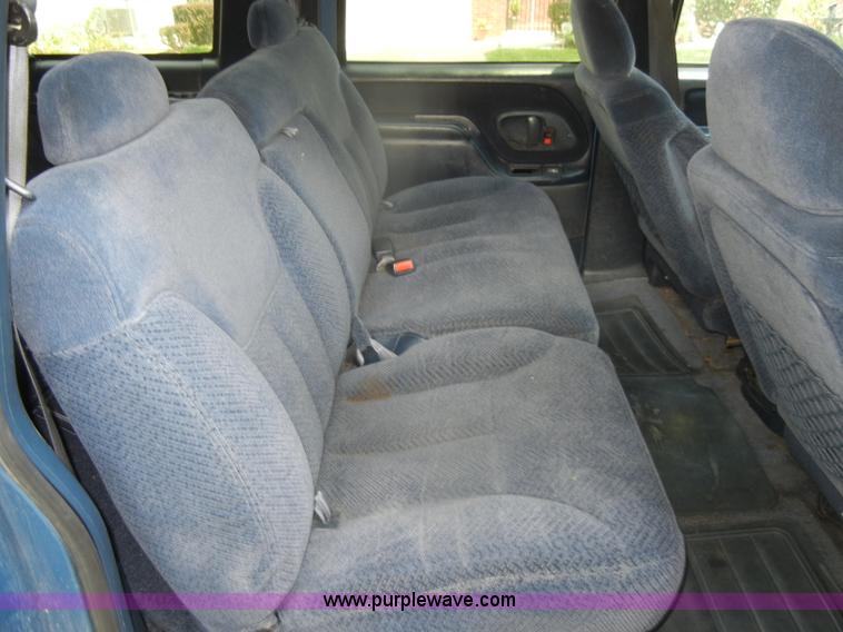 image for item D4244 1996 Chevrolet Suburban 1500 LS SUV