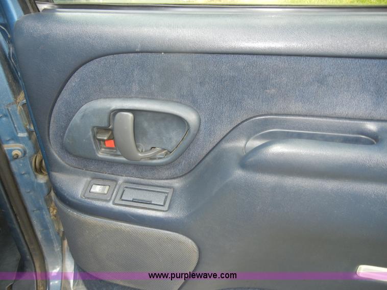 image for item D4244 1996 Chevrolet Suburban 1500 LS SUV