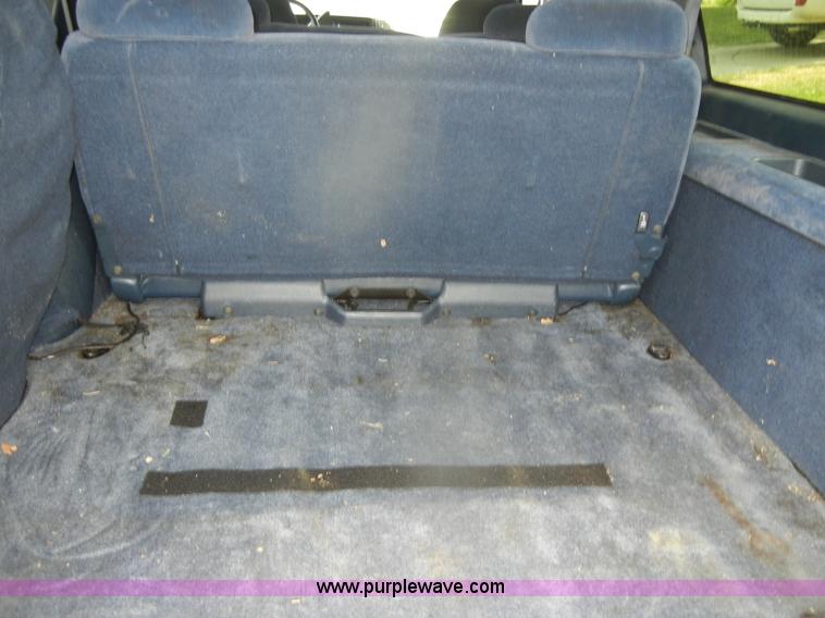 image for item D4244 1996 Chevrolet Suburban 1500 LS SUV