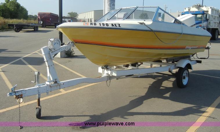 image for item D4343 1985 Bayliner 15' boat with trailer