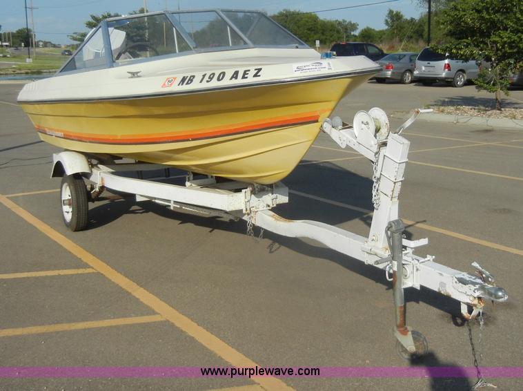 image for item D4343 1985 Bayliner 15' boat with trailer