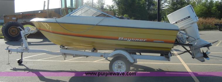 image for item D4343 1985 Bayliner 15' boat with trailer