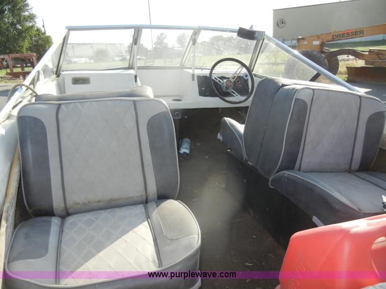 image for item D4343 1985 Bayliner 15' boat with trailer