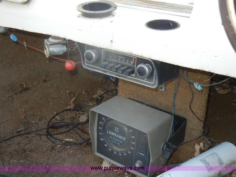 image for item D4343 1985 Bayliner 15' boat with trailer