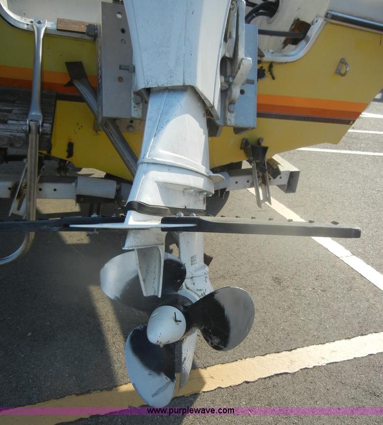 image for item D4343 1985 Bayliner 15' boat with trailer