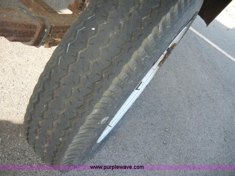 image for item D4343 1985 Bayliner 15' boat with trailer