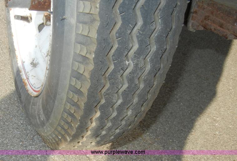 image for item D4343 1985 Bayliner 15' boat with trailer