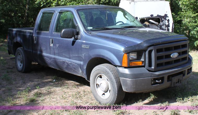 image for item D5023 2007 Ford F250 XL Super Duty pickup truck