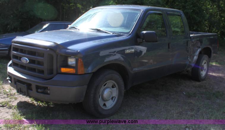 image for item D5023 2007 Ford F250 XL Super Duty pickup truck