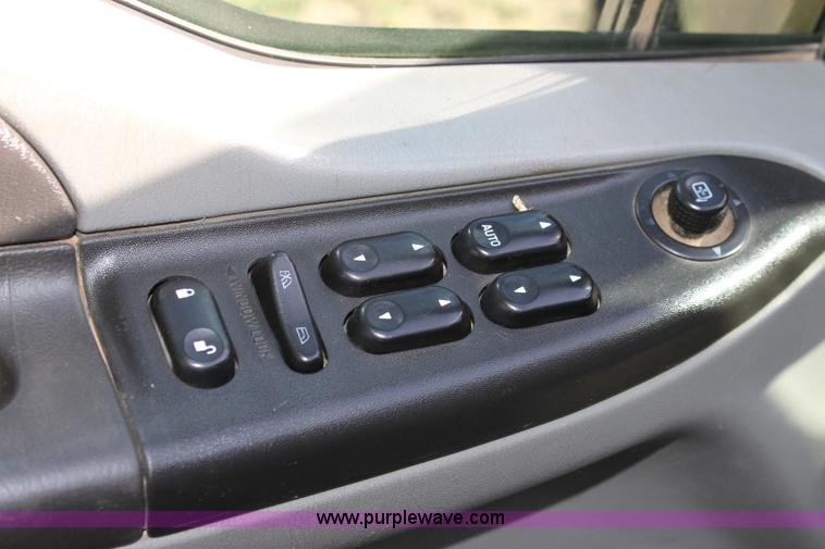 image for item D5023 2007 Ford F250 XL Super Duty pickup truck