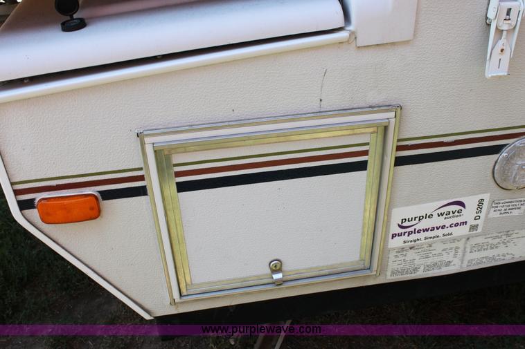 image for item D5209 2004 Jayco Qwest pop-up camper