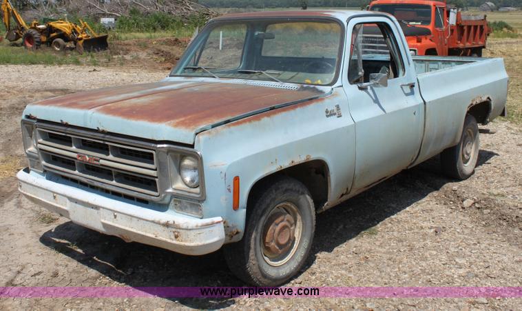 image for item D5212 1976 GMC Sierra 15 pickup truck