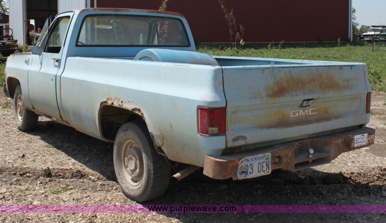 image for item D5212 1976 GMC Sierra 15 pickup truck