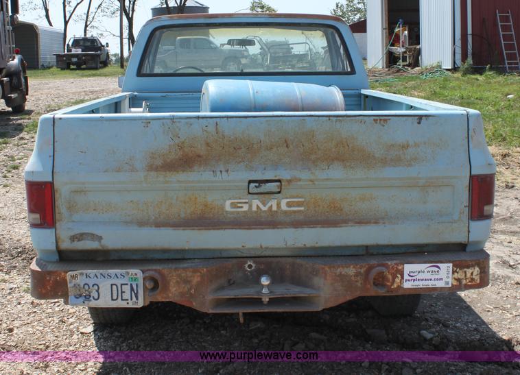 image for item D5212 1976 GMC Sierra 15 pickup truck