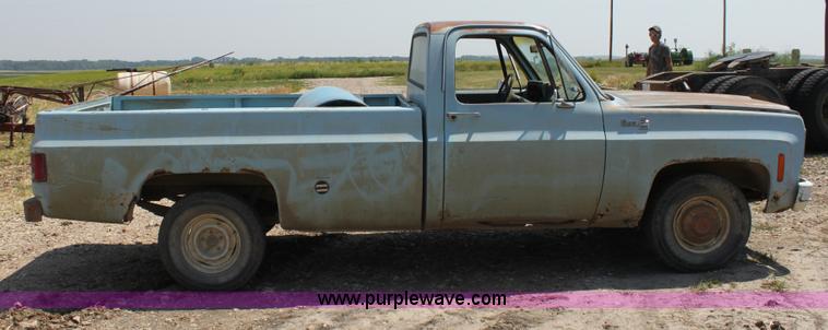 image for item D5212 1976 GMC Sierra 15 pickup truck