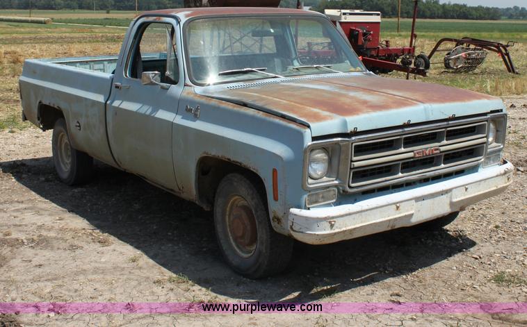 image for item D5212 1976 GMC Sierra 15 pickup truck