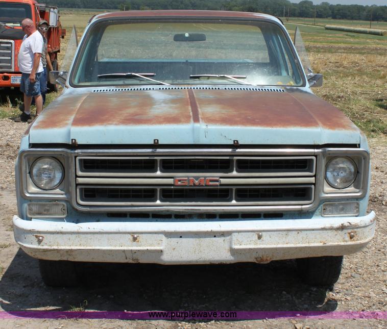 image for item D5212 1976 GMC Sierra 15 pickup truck