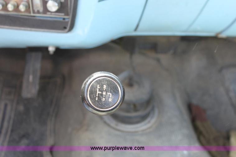 image for item D5212 1976 GMC Sierra 15 pickup truck