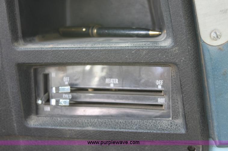 image for item D5212 1976 GMC Sierra 15 pickup truck