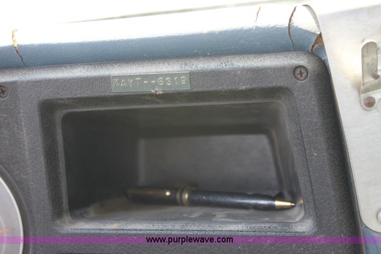 image for item D5212 1976 GMC Sierra 15 pickup truck