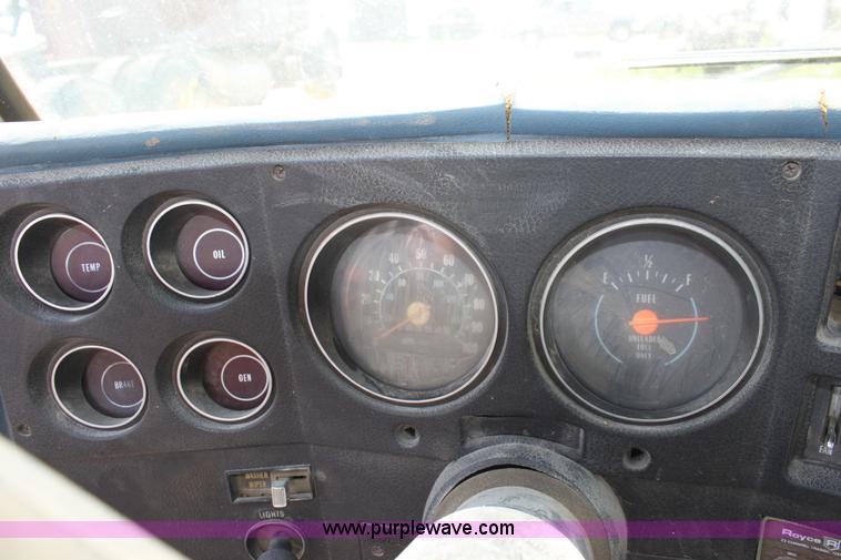 image for item D5212 1976 GMC Sierra 15 pickup truck