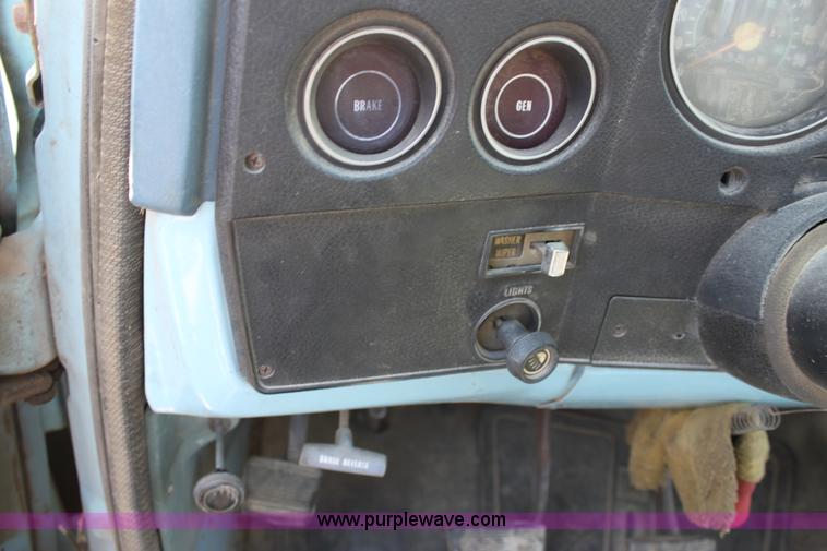 image for item D5212 1976 GMC Sierra 15 pickup truck