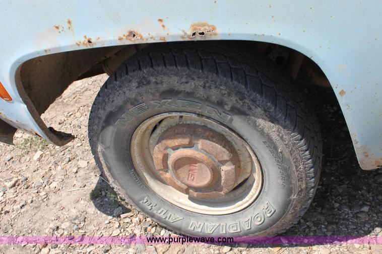image for item D5212 1976 GMC Sierra 15 pickup truck