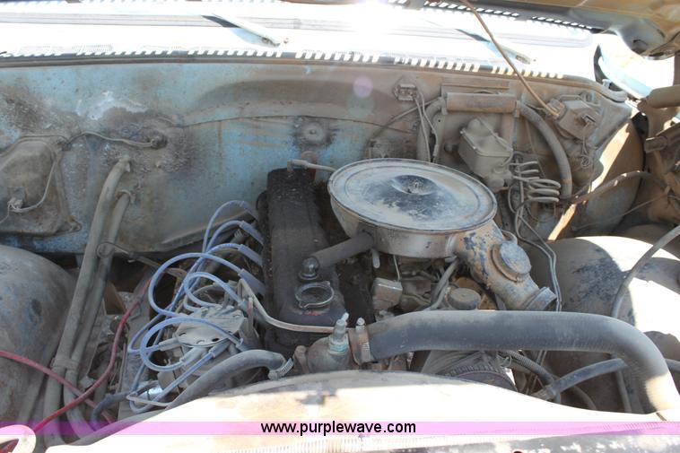 image for item D5212 1976 GMC Sierra 15 pickup truck