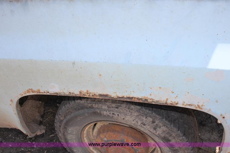 image for item D5212 1976 GMC Sierra 15 pickup truck