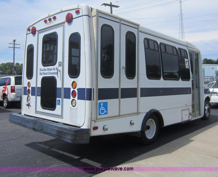 image for item D5567 2000 Chevrolet G3500 transit bus