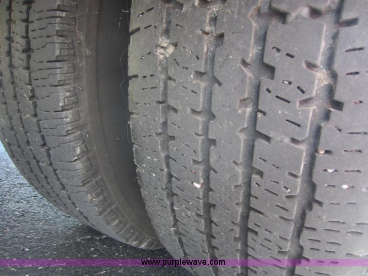 image for item D5567 2000 Chevrolet G3500 transit bus