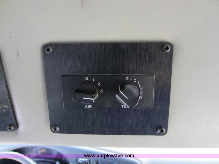 image for item D5567 2000 Chevrolet G3500 transit bus