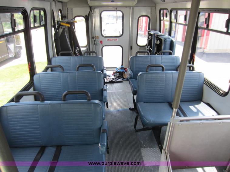 image for item D5567 2000 Chevrolet G3500 transit bus