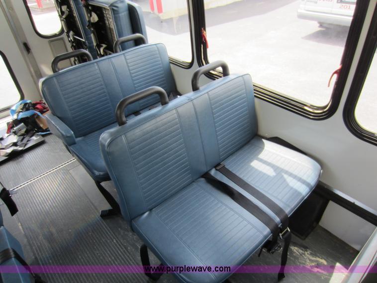 image for item D5567 2000 Chevrolet G3500 transit bus