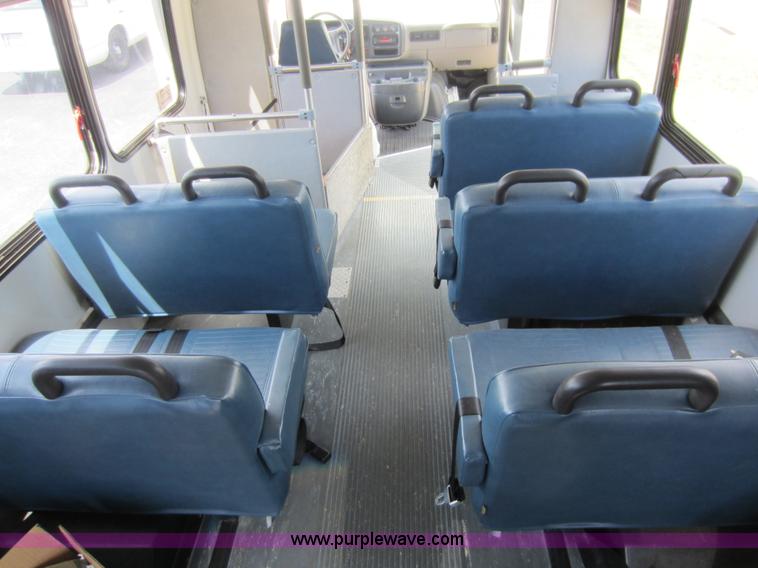 image for item D5567 2000 Chevrolet G3500 transit bus