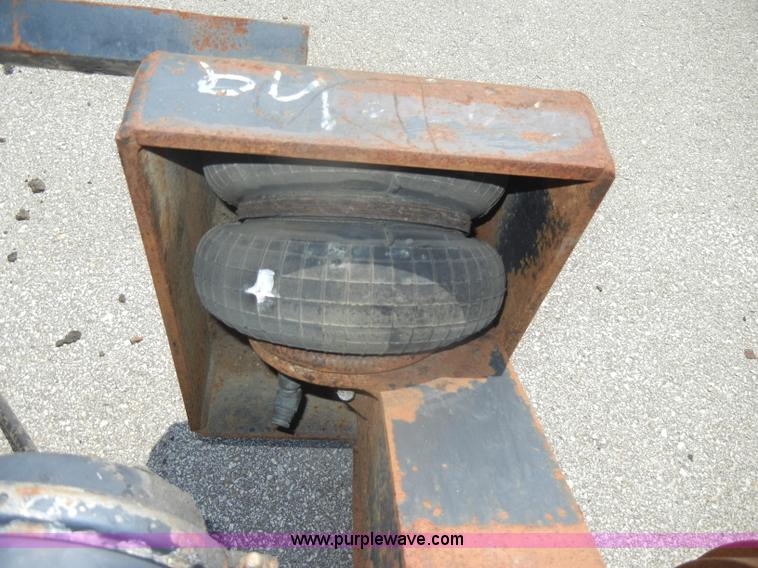 image for item N9865 Truck axle