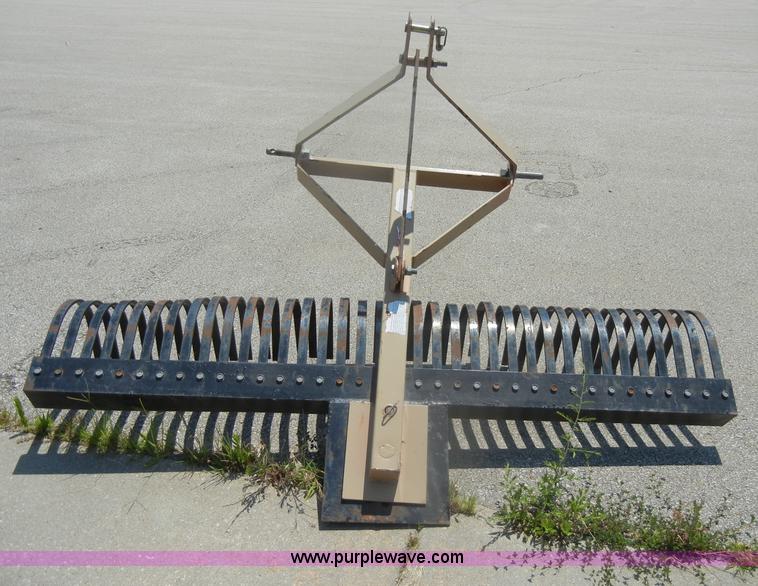 image for item N9873 Square tine rake