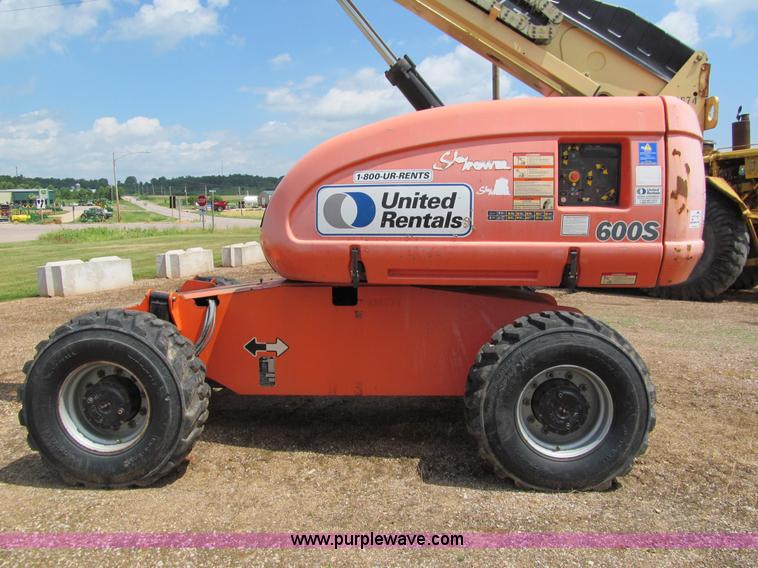 image for item A7519 JLG 600S telescoping boom lift