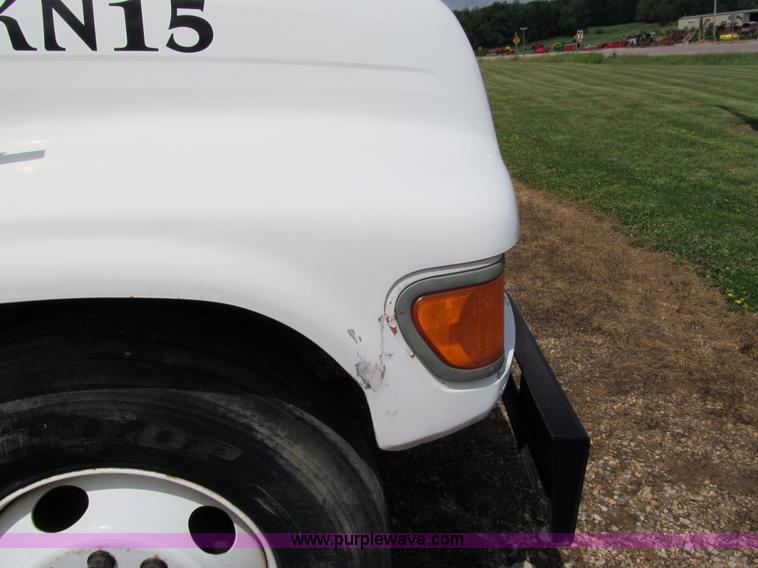 image for item A7520 1996 Ford F850 dump truck