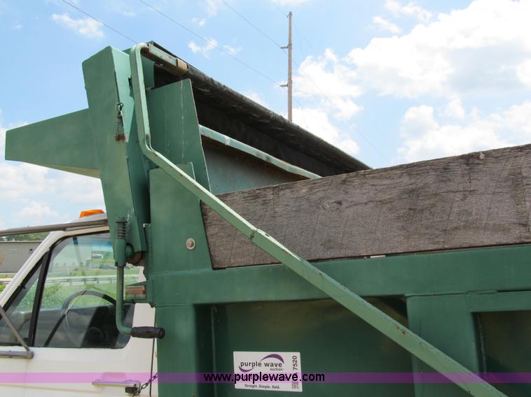 image for item A7520 1996 Ford F850 dump truck