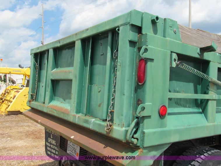 image for item A7520 1996 Ford F850 dump truck