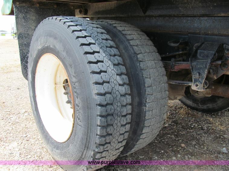 image for item A7520 1996 Ford F850 dump truck