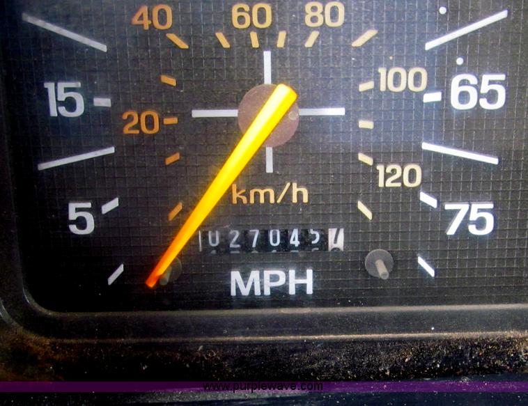 image for item A7520 1996 Ford F850 dump truck