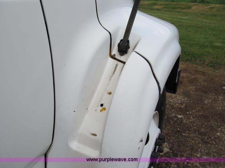 image for item A7520 1996 Ford F850 dump truck