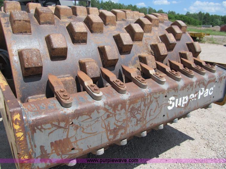 image for item A7525 2002 Superpac 8410P padfoot compactor
