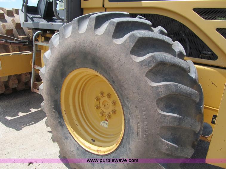 image for item A7525 2002 Superpac 8410P padfoot compactor