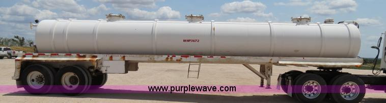 image for item B2426 2005 V.E. Enterprises Eagle 130 barrel vacuum trailer