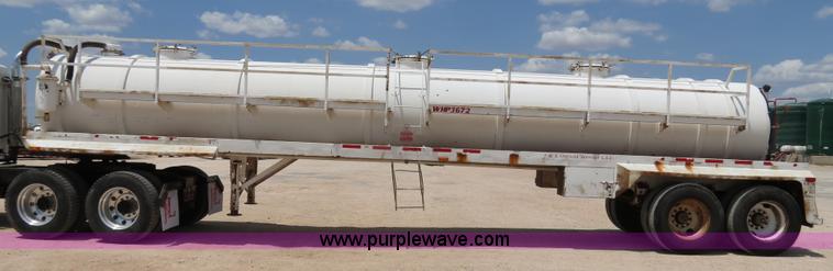 image for item B2426 2005 V.E. Enterprises Eagle 130 barrel vacuum trailer
